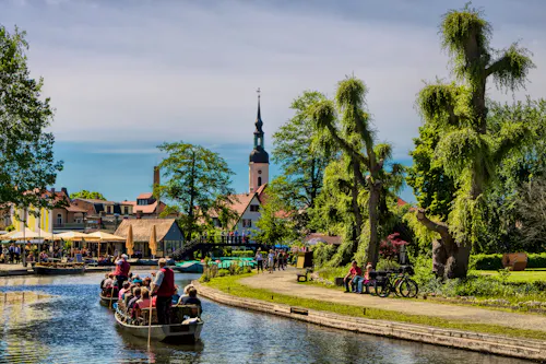 Lübbenau im Spreewald  - traditionelle Kahnfahrt &ndash; &copy; ArTo - stock.adobe.com