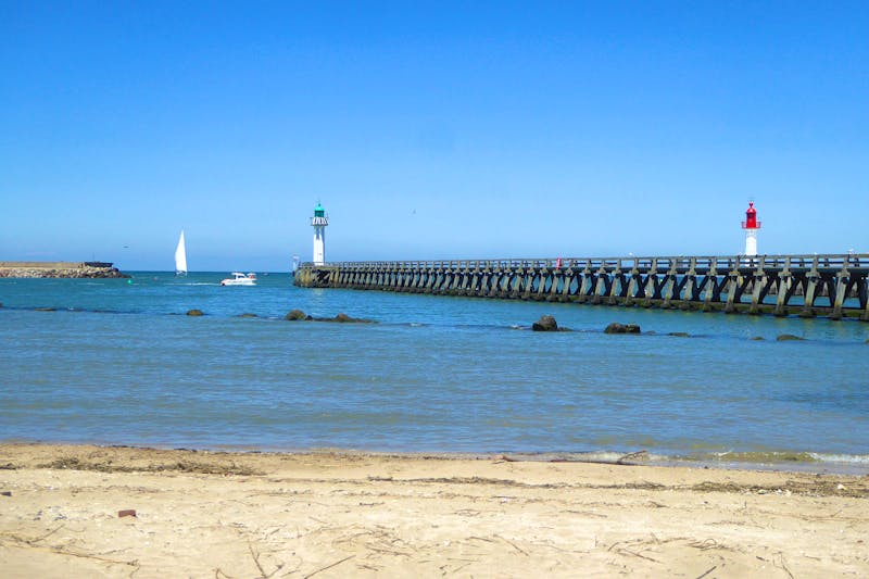 Leuchtturm in Deauville - ©Gabriele Sauer - Eberhardt TRAVEL