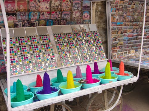 Pushkar in Rajasthan - Farben nicht nur fürs bevorstehende Holifest in Pushkar &ndash; &copy; Stefan Jahnke (Eberhardt TRAVEL)