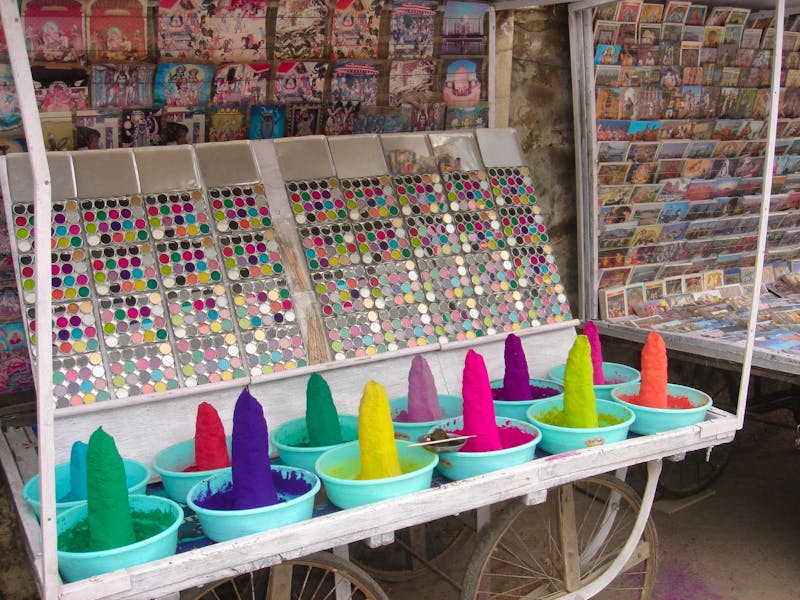 Pushkar in Rajasthan - Farben nicht nur fürs bevorstehende Holifest in Pushkar - ©Stefan Jahnke (Eberhardt TRAVEL)