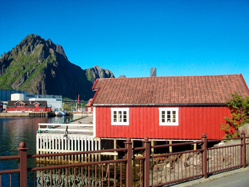 Typische Holzhäuser auf den Lofoten - Svolvaer - ©Steffen Mucke - Eberhardt TRAVEL