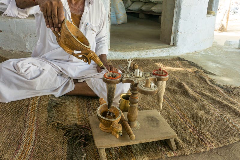Safari in ein Bishnoi-Dorf in der indischen Thar-Wüste bei Khejarla - Opium-Zeremonie - ©Scottiebumich - stock.adobe.com