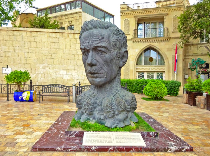Baku Rundgang Volksdichter Aliaga Vahid 18941965 - ©Dr. Inge Bily - Eberhardt TRAVEL