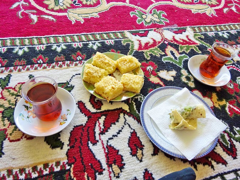 Essen bei einer Familie in Shamakhi  - ©Dr. Inge Bily - Eberhardt TRAVEL