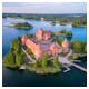 Wasserburg Trakai in Litauen inmitten von Seen und Wäldern – © Mindaugas Dulinskas - stock.adob