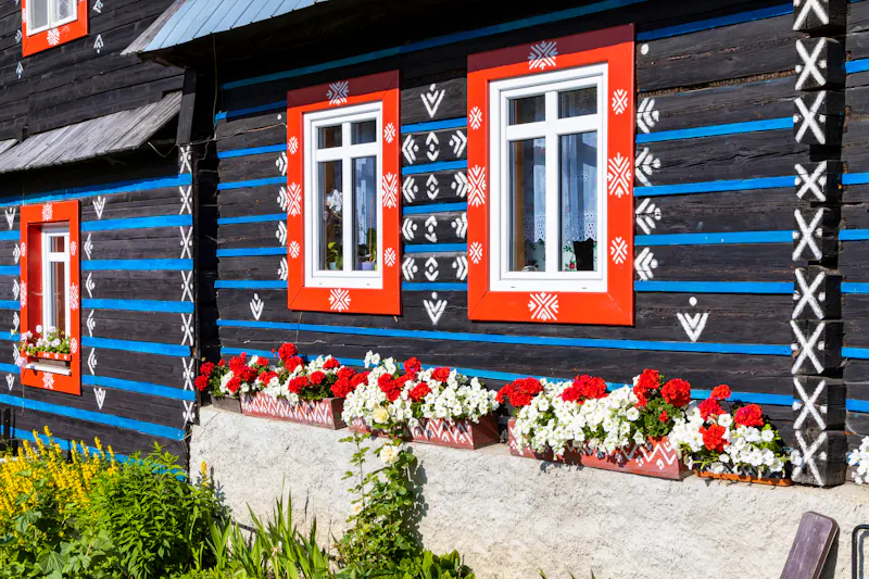 Holzhaus im Dorf Zdiar im Norden der Slowakei am Tatra-Gebirge - &copy;Richard Semik - stock.adobe.com