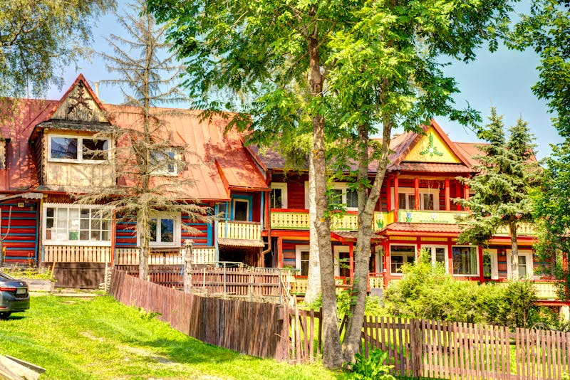 Holzhäuser im Dorf Zdiar im Norden der Slowakei - ©mehdi33300 - stock.adobe.com