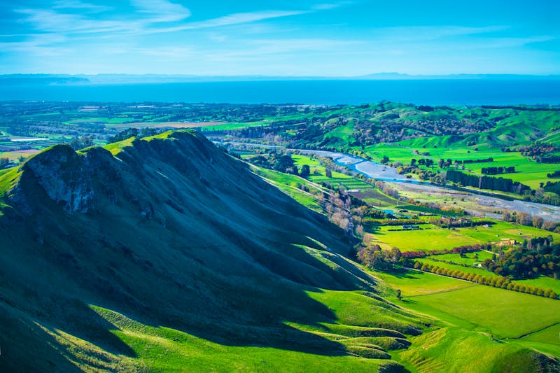 Te Mata Berg und Tukituki River bei Napier - &copy;Irina B - stock.adobe.com