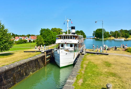 historischer Dampfer Wilhelm Tham auf dem Göta-Kanal in den Schleusen von Berg  &ndash; &copy; Martin Büchner - Eberhardt TRAVEL