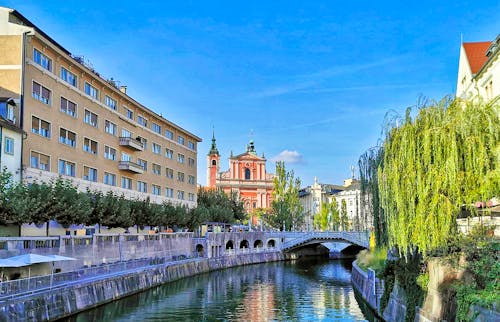 Blick auf die Maria-Verkündigungskirche in Ljubljana &ndash; &copy; Simone Willner - Eberhardt TRAVEL