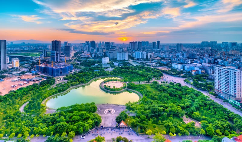 Hanoi - Skyline mit Blick auf Hochhäuser und den Cau Giay Park im Westen der Stadt - ©VietDung - stock.adobe.com