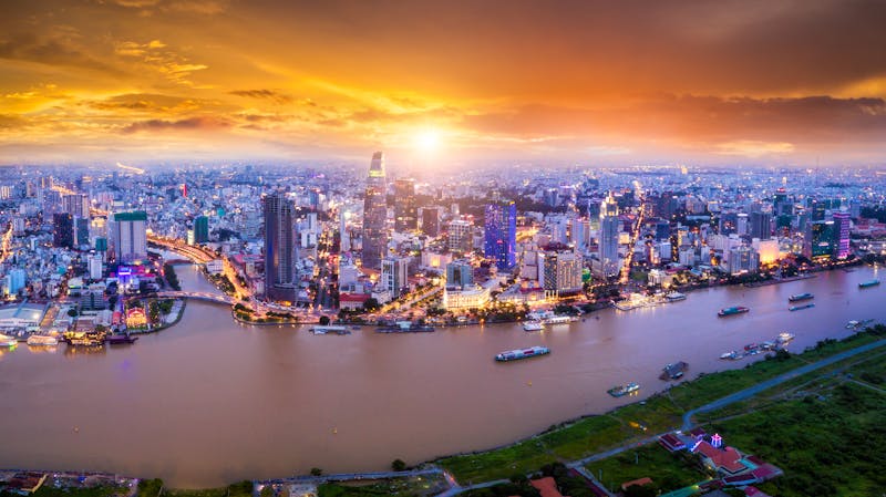 Blick auf die Skyline von Ho-Chi-Minh-Stadt (Saigon) bei Sonnenuntergang - ©Travel man - stock.adobe.com