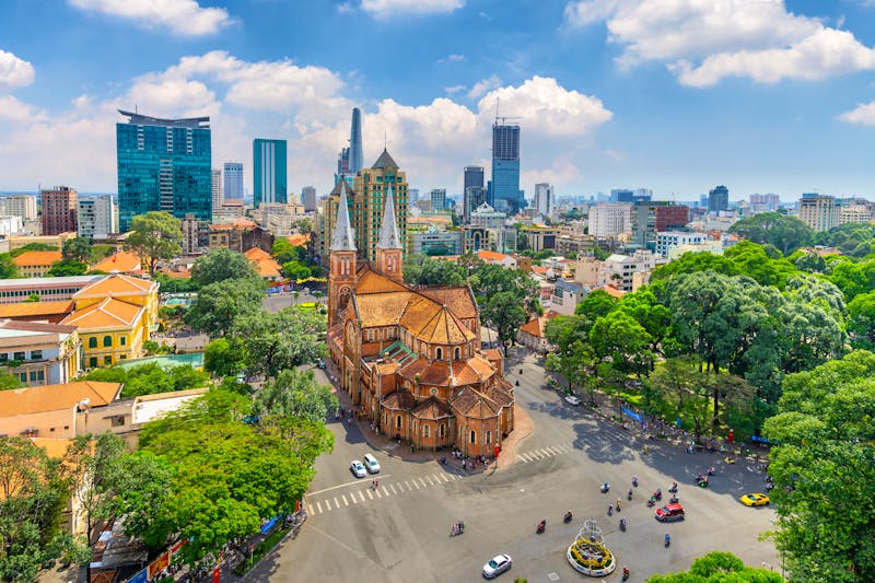 Ho-Chi-Minh-Stadt (Saigon) - Blick auf die Kathedrale Notre Dame und die Skyline - ©Sean Hsu - stock.adobe.com