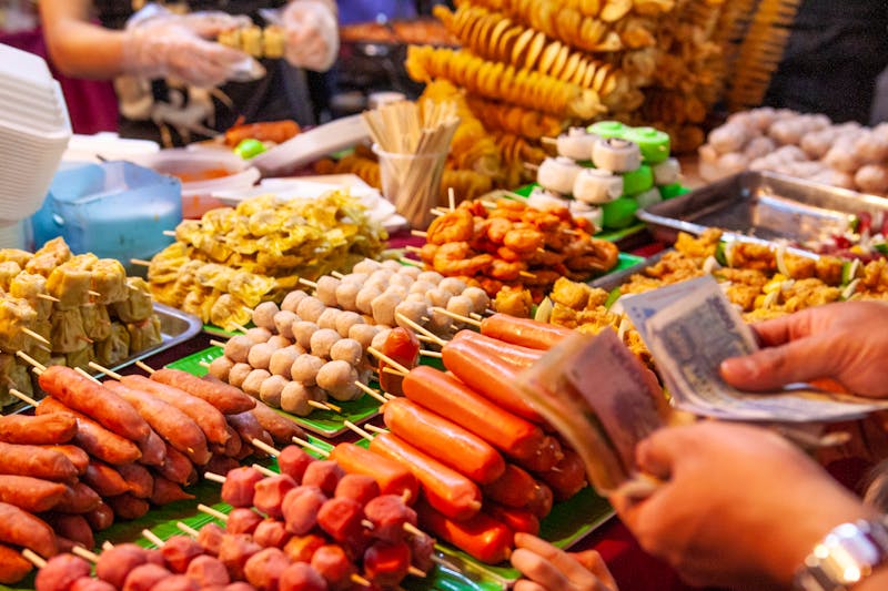 Streetfood in Hanoi auf dem Dong Xuan-Nachtmarkt - ©Zuzana - stock.adobe.com