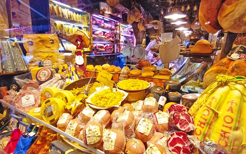 Marktstand mit Spezialitäten in Bologna - ©Martin Büchner - Eberhardt TRAVEL