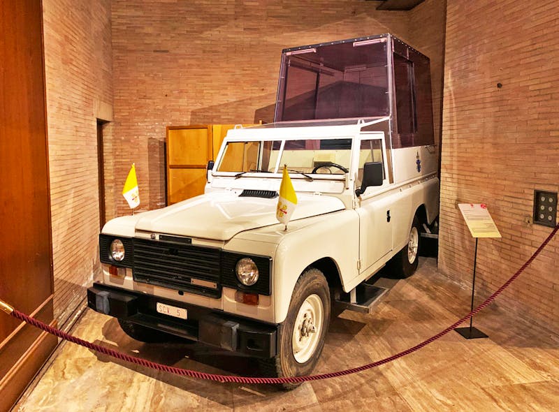 Vatikanische Museen in Rom - Papamobil, Fahrzeug des Papstes - ©Patrick Fritzsche - Eberhardt TRAVEL