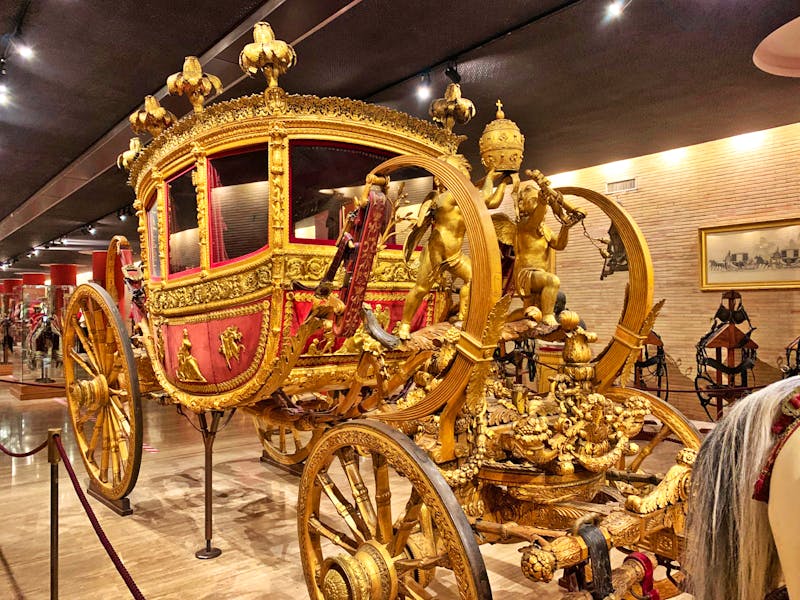 Vatikanische Museen in Rom - prunkvolle Kutsche - ©Patrick Fritzsche - Eberhardt TRAVEL