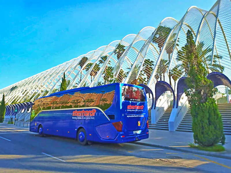 Eberhardt-Reisebus in Valencia - &copy;Eberhardt TRAVEL - Jan Tuzar