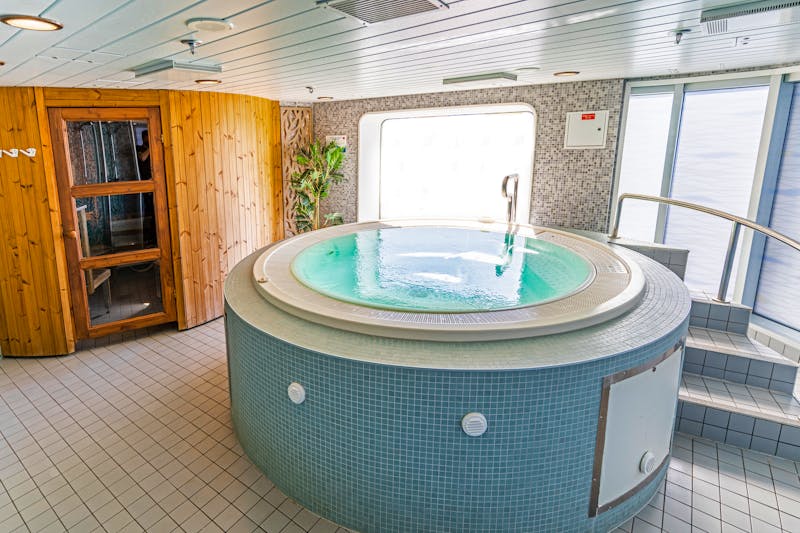 Finnlines Fähre - Wellness-Bereich mit Whirlpool und Sauna - ©Finnlines