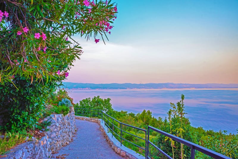 Wanderweg bei Moscenice Draga an der Kvarner Bucht - ©SusaZoom - stock.adobe.com