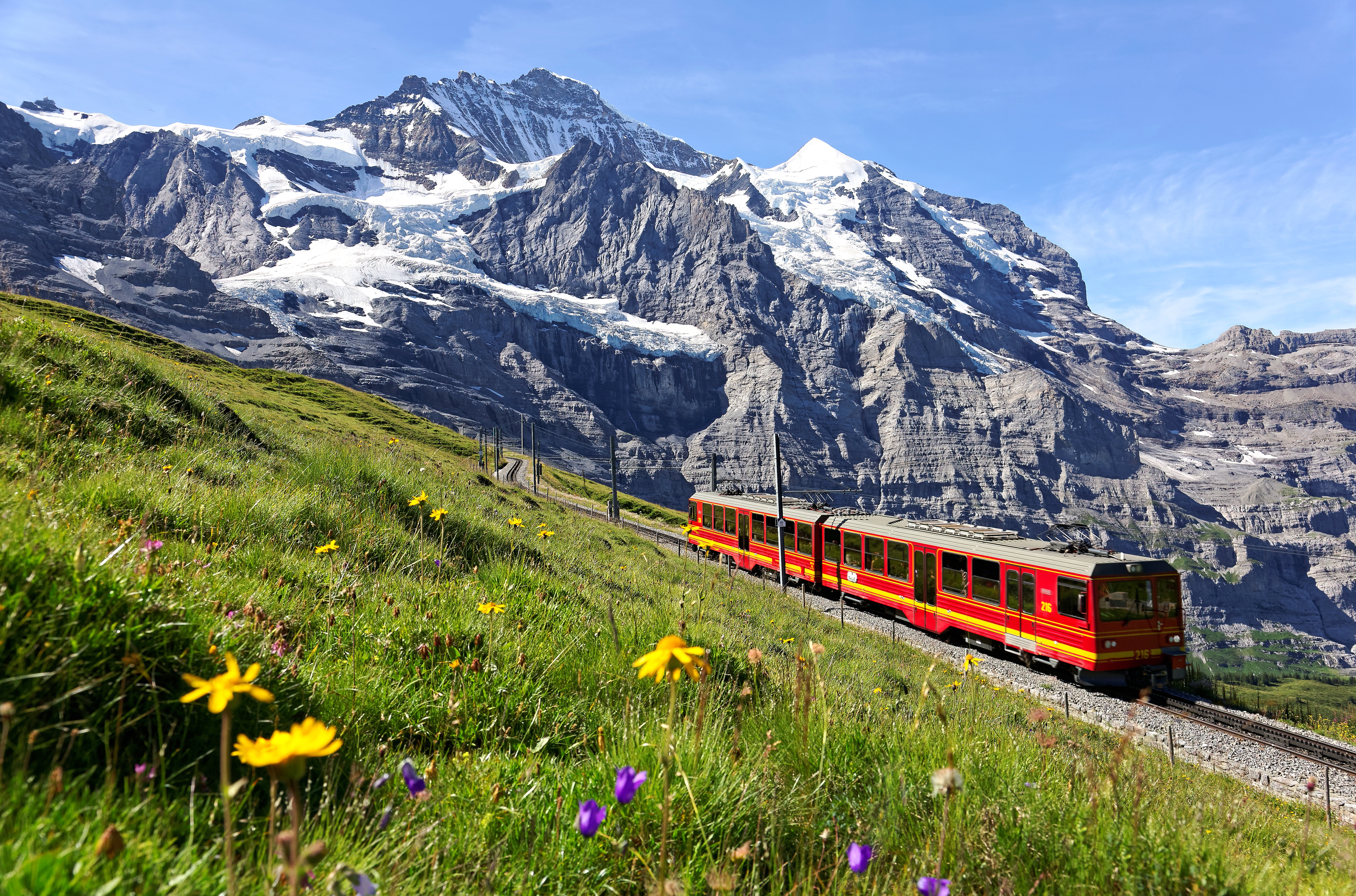 Mountain railway. Юнгфрау гора в Швейцарии. Вокзал Юнгфрау Швейцария. Юнгфрауйох железная дорога. Юнгфрау гора тоннель.