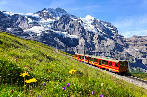 Zugfahrt mit der Jungfraubahn zum Jungfraujoch &ndash; &copy; AaronPlayStation - stock.adobe.com