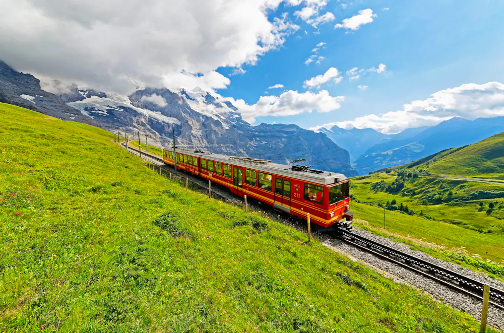 Zugfahrt mit der Jungfraubahn zum Jungfraujoch &ndash; &copy; AaronPlayStation - stock.adobe.com