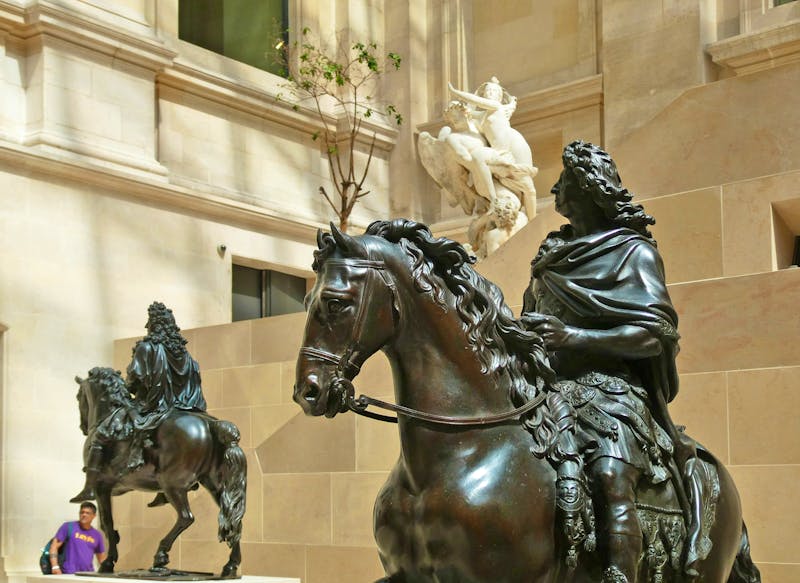 im Louvre Paris - Reiterstandbild von Ludwig XIV trifft Ludwig XIV - ©Gina Egenolf - Eberhardt TRAVEL