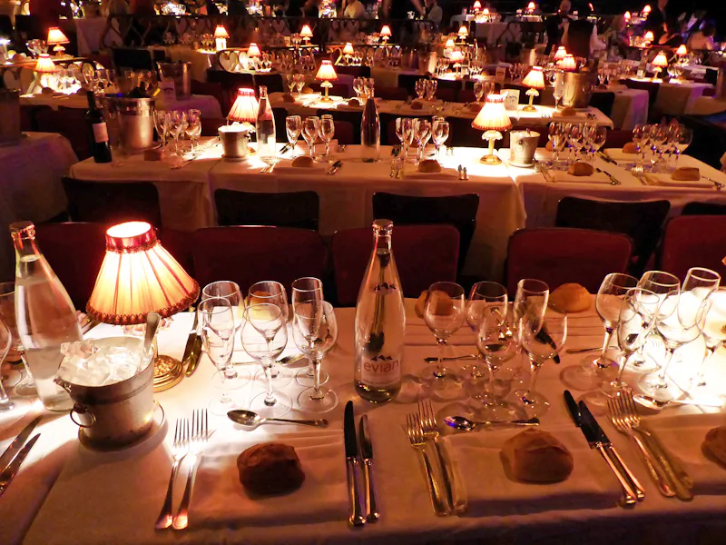 Abendessen im Moulin Rouge - &copy;Gabriele Sauer - Eberhardt TRAVEL