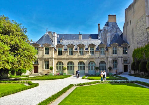 Spaziergang im Marais Viertel - Hotel de Sully &ndash; &copy; Gabriele Sauer - Eberhardt TRAVEL