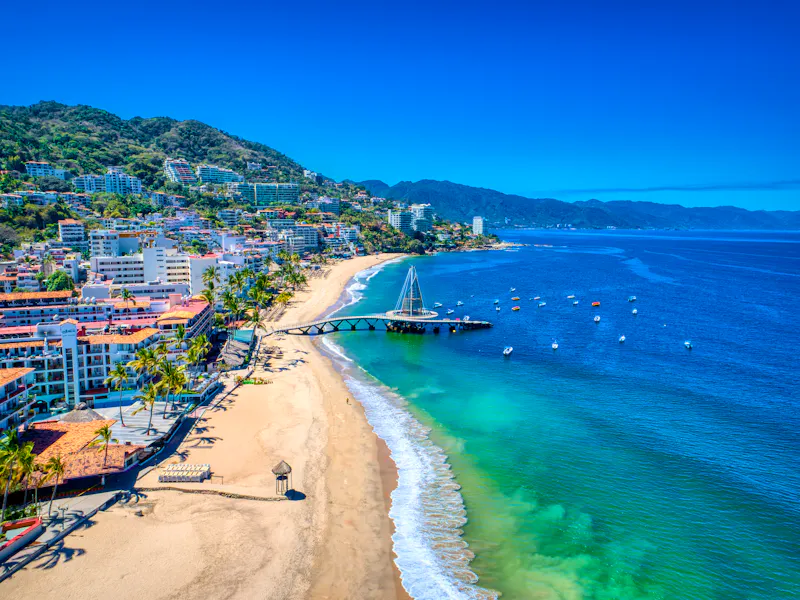 Playa Los Muerto in Puerto Vallarta - &copy;miguelnaranjomx - stock.adobe.com