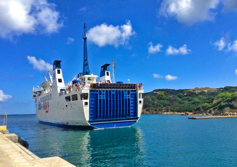 Unsere Fähre nach Korsika kommt - ©Uta Schöne - Eberhardt TRAVEL