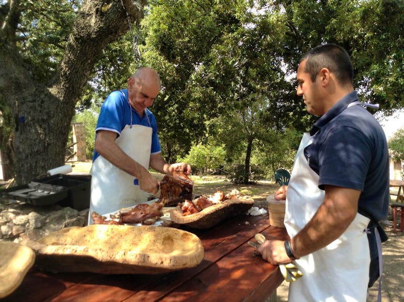 Essen bei den Hirten in Orgosolo - Sardinien - ©Uta Schöne - Eberhardt TRAVEL