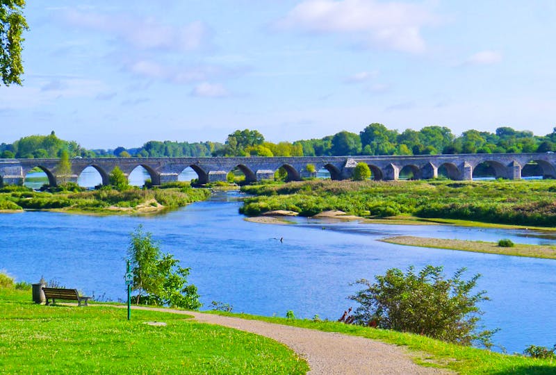 Die Loire bei Beaugency - ©Claudia Hartwich - Eberhardt TRAVEL