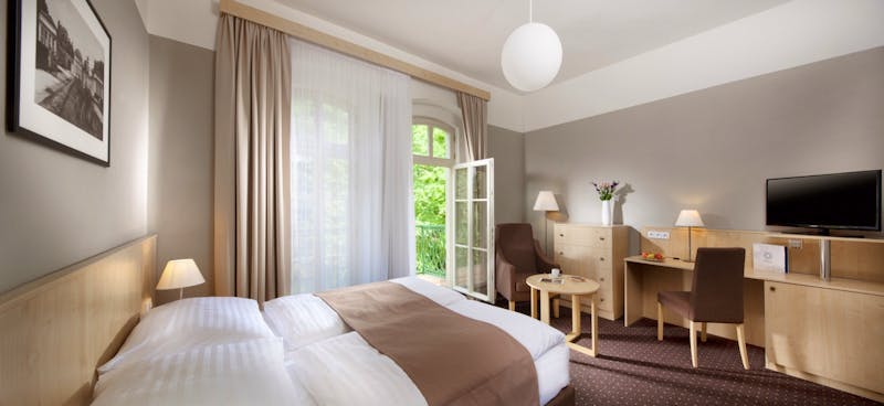 Franzensbad - Badenia Hotel Praha - Zimmerbeispiel Doppelzimmer mit Balkon – ©Badenia Hotel Praha Franzensbad