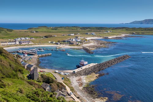 Hafen bei Rathlin Island &ndash; &copy; Ossie - stock.adobe.com