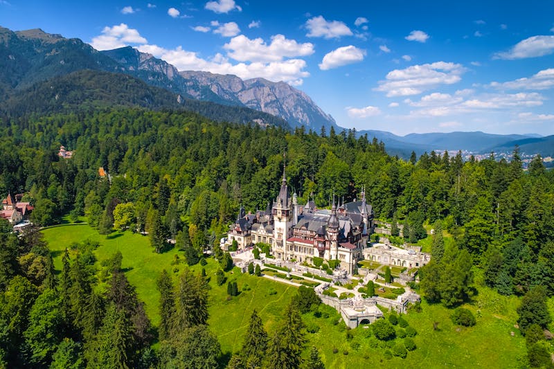 Schloss Peles im Bucegi-Gebirge - ©Dragoș Asaftei - stock.adobe.com