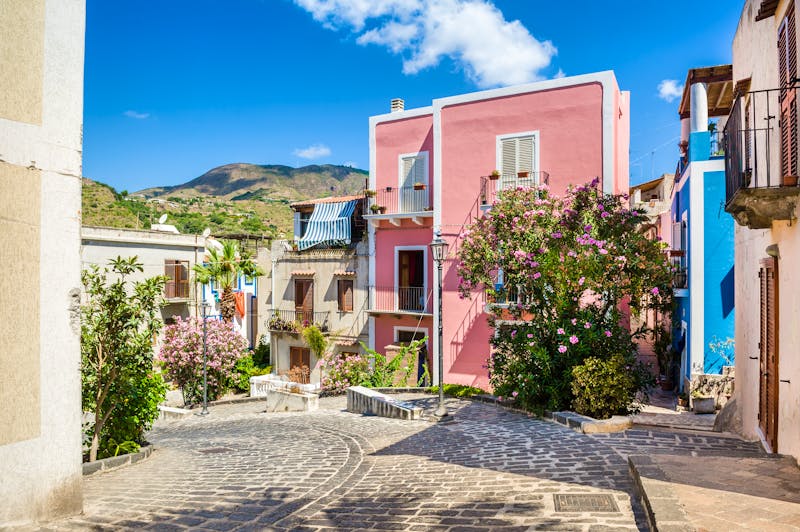 In der Altstadt von Lipari auf den Liparischen Inseln bei Sizilien - ©AlexanderNikiforov - stock.adobe.com