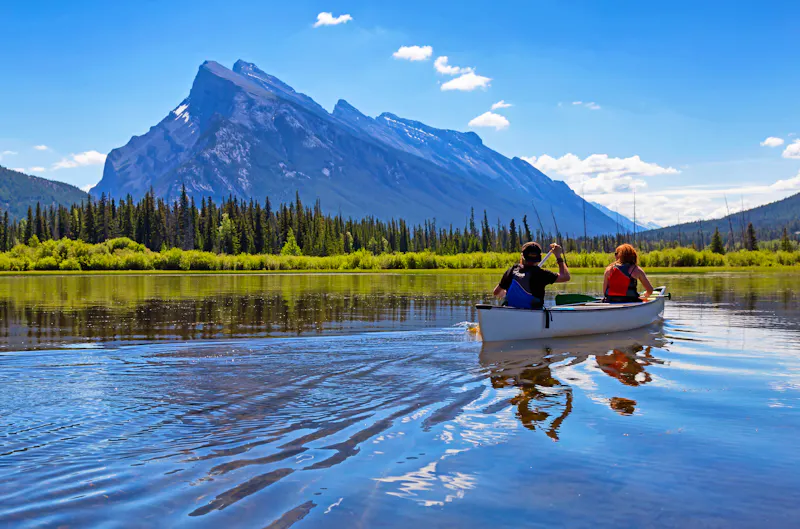 Kanutour im Banff-Nationalpark - Rocky Mountains - &copy;edb3_16 - stock.adobe.com