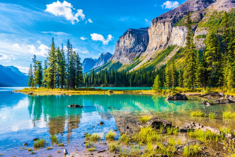Spirit Island am Maligne Lake im Jasper-Nationalpark - ©DILIP - stock.adobe.com
