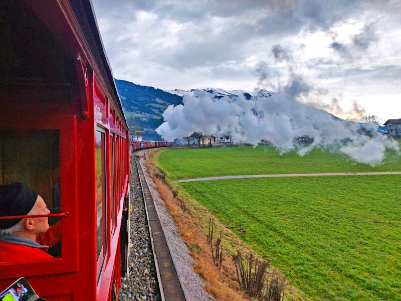 Silvesterzug der Zillertalbahn bei Straß - ©Dieter Braune - Eberhardt TRAVEL