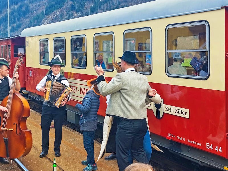 Silvesterzug der Zillertalbahn - Aschau im Zillertal - ©Dieter Braune - Eberhardt TRAVEL