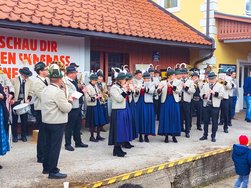 Silvesterzug der Zillertalbahn - Bahnhof Zell am Ziller - ©Dieter Braune - Eberhardt TRAVEL
