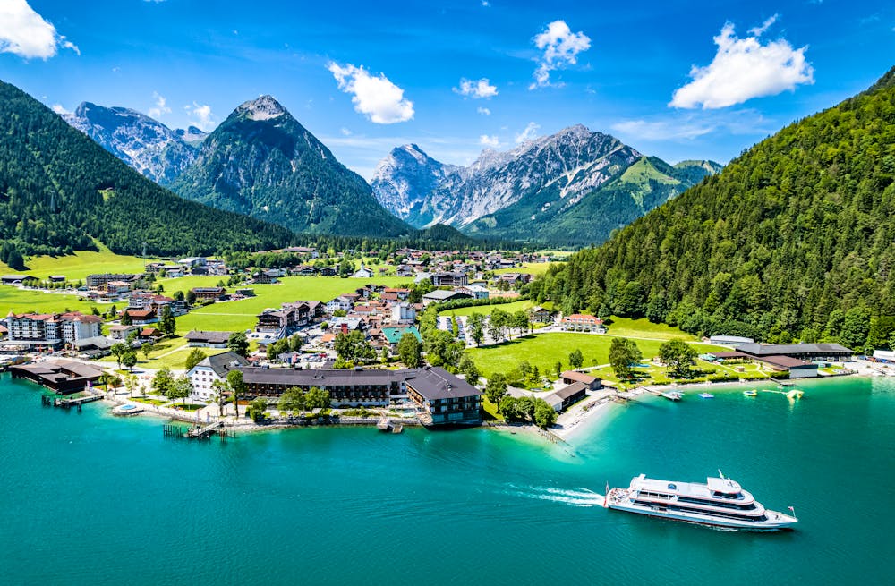 Pertisau am Achensee in Tirol &ndash; &copy; fottoo - adobe.stock.com