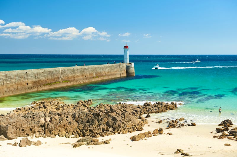 Audierne in der Bretagne - Blick auf den Leuchtturm an der Atlantikküste - ©synto - stock.adobe.com
