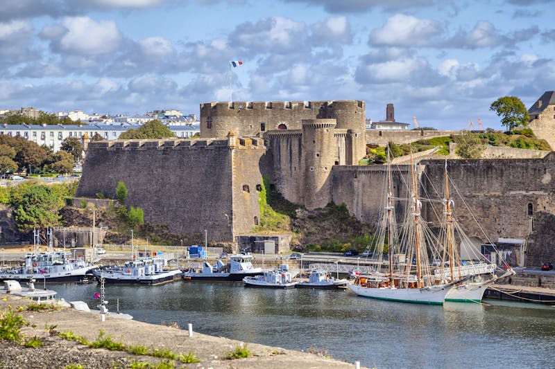 Brest in der Bretagne - Blick auf die Festung und den Hafen - ©bbsferrari - stock.adobe.com