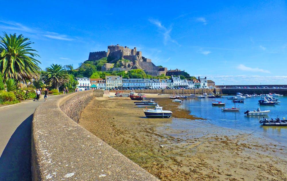 Mont Orgueil Castle in Gorey auf der Insel Jersey &ndash; &copy; Vivian Kreft - Eberhardt TRAVEL