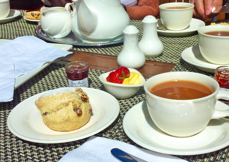 Teatime in Rozel am Chateau la Chaire - ©Kristin Weigel - Eberhardt TRAVEL
