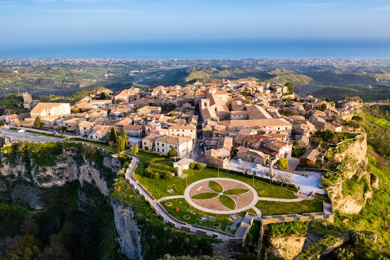 Blick auf Gerace in Kalabrien - ©Polonio Video - stock.adobe.com