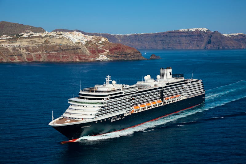 MS Westerdam vor Santorin - Holland America Line - ©2017 Michel Verdure / www.verdurephoto.com